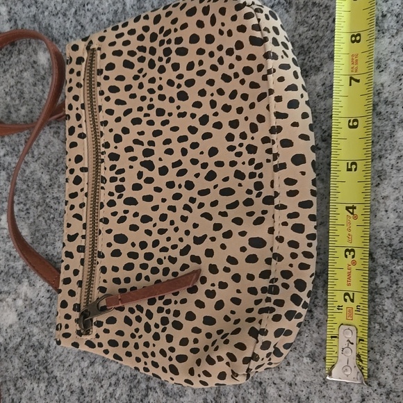 Universal Thread (Target) Leopard Print Tan and Black Crossbody Zipper Bag - Picture 5 of 10